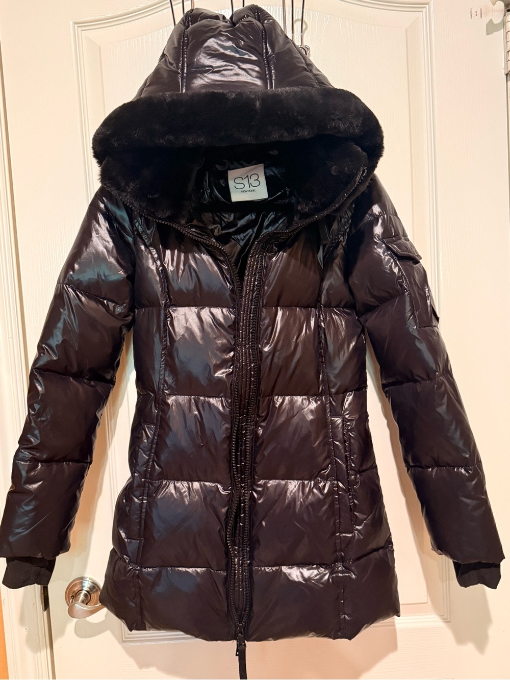S13 NY NWOT Glossy Puffer Coat with Faux-Fur Hood. Women’s XS Winter Jacket.